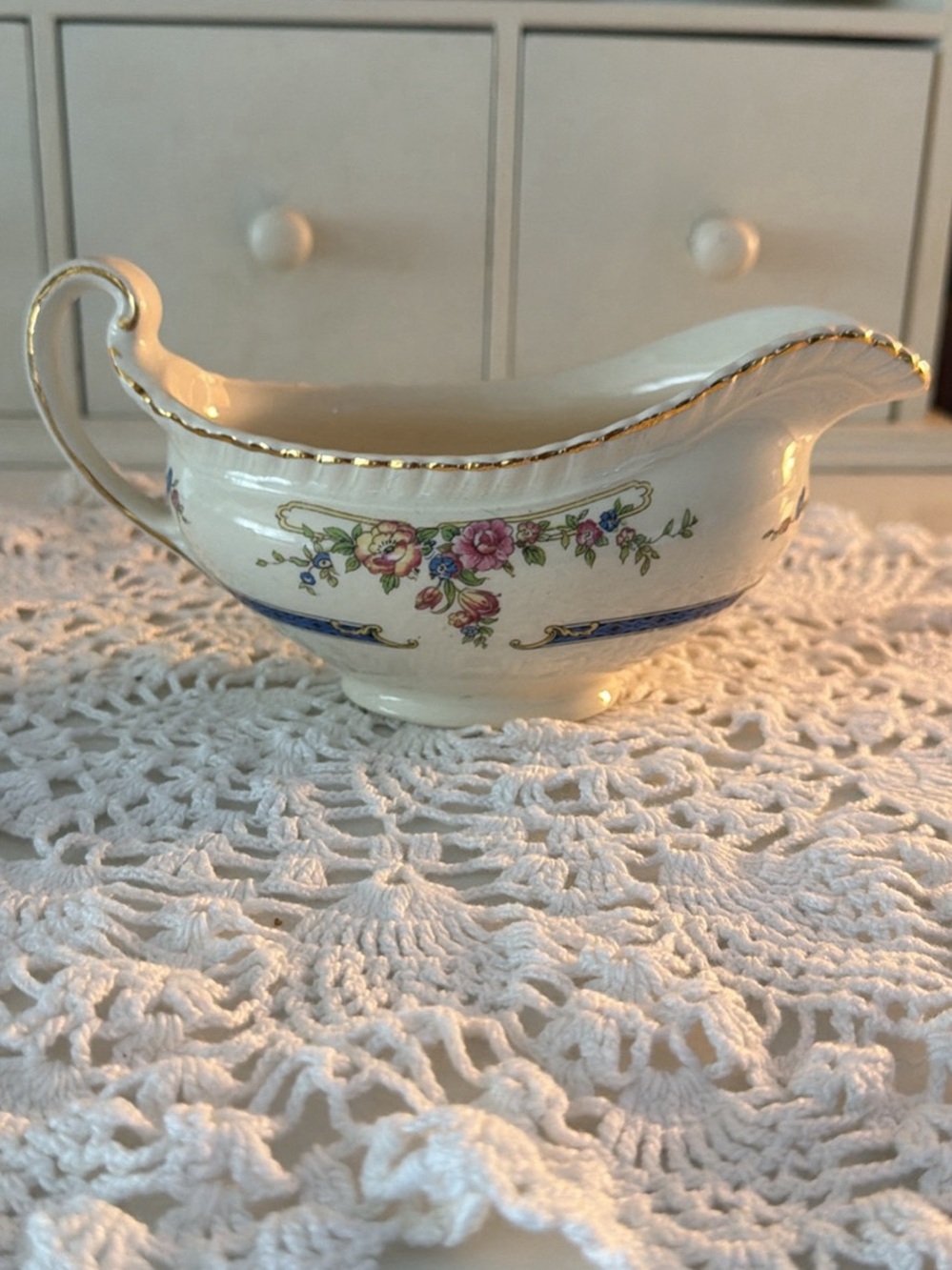 Johnson Bros England Cream Floral Porcelain Gravy Boat with Gold Trim